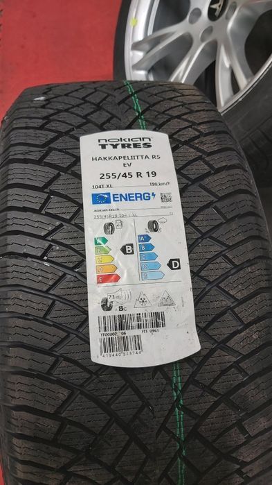 Nowe Koła Zimowe Tesla Y  255 45 R19   2024 OEM