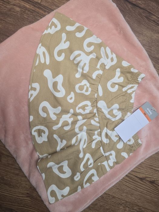 Spódniczka dla dziewczynki. Ma plamki. Rozmiar 98 Sinsay