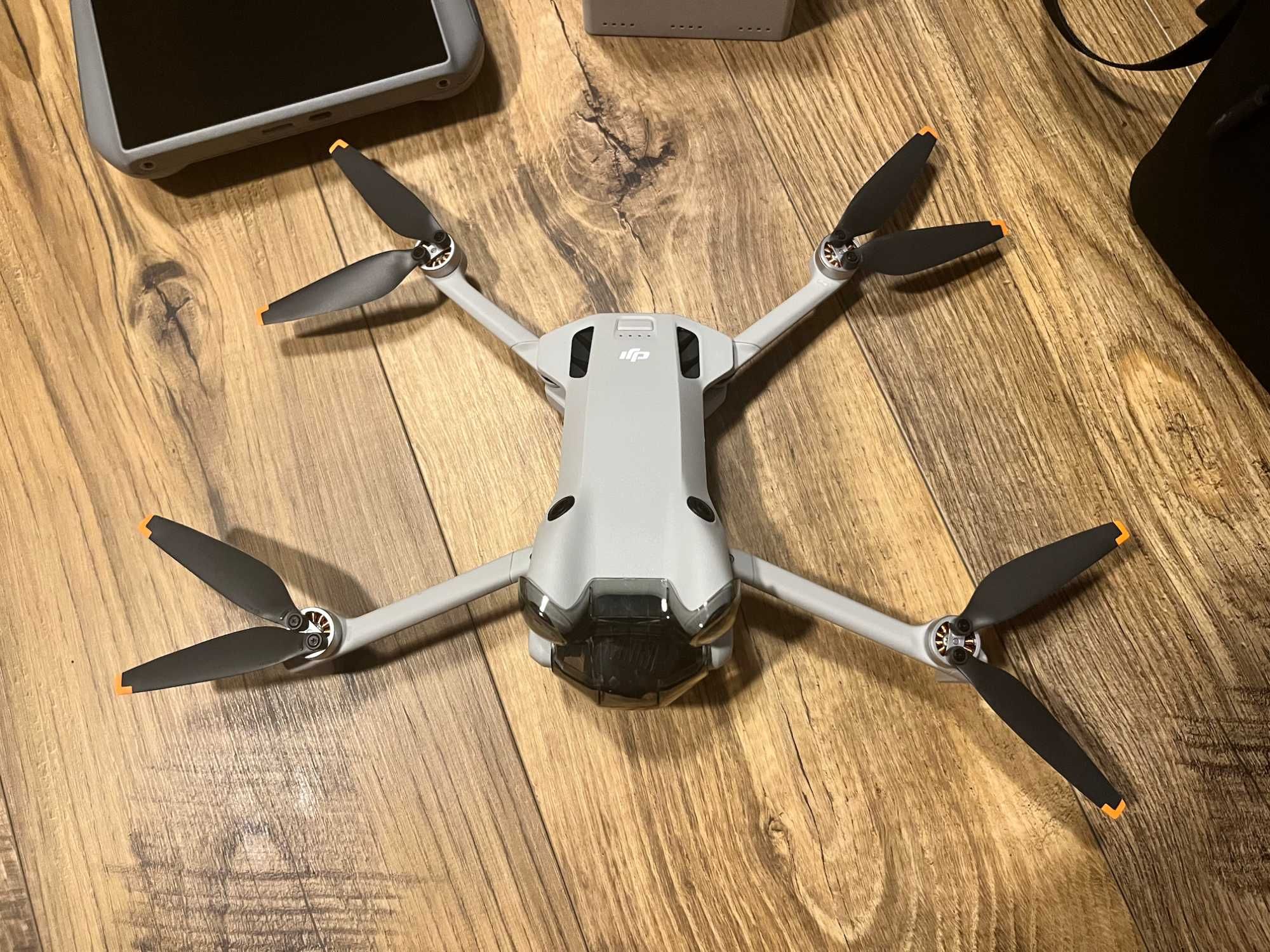 DJI Mini 4 Pro Fly More Combo (RC 2) + Care 2-Y