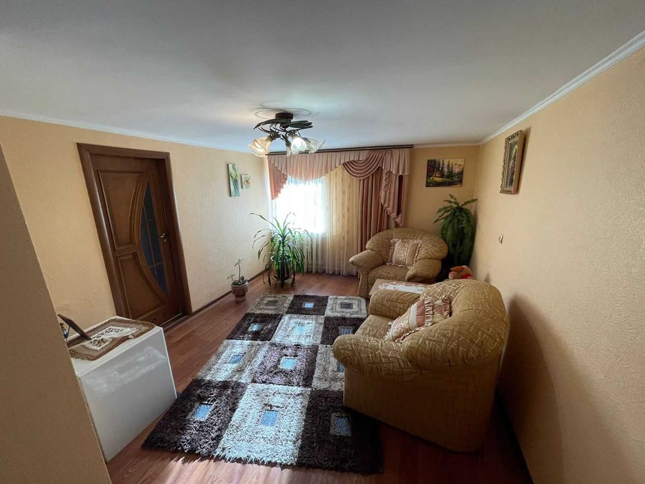 Продається двоповерховий будинок у селі Мостиська Другі