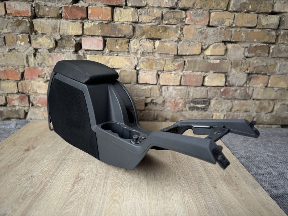 Підлокітник Шкода Октавія А5 Подлокотник Skoda Octavia A5 Консоль