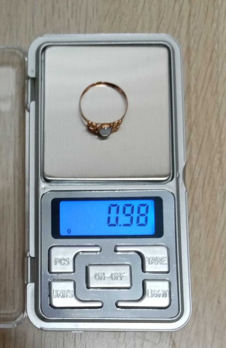 złoty pierścionek z jasnym oczkiem - próba 585 - 0,98 g - vintage