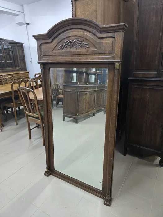 Lustro w stylu klasycznym z drewnianą ramą