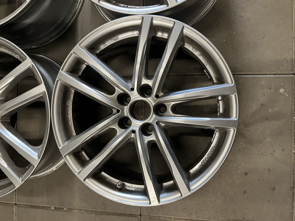Felgi aluminiowe z TPMS 7.5Jx18H2 ET25 5x112 BMW Seria 3 F30