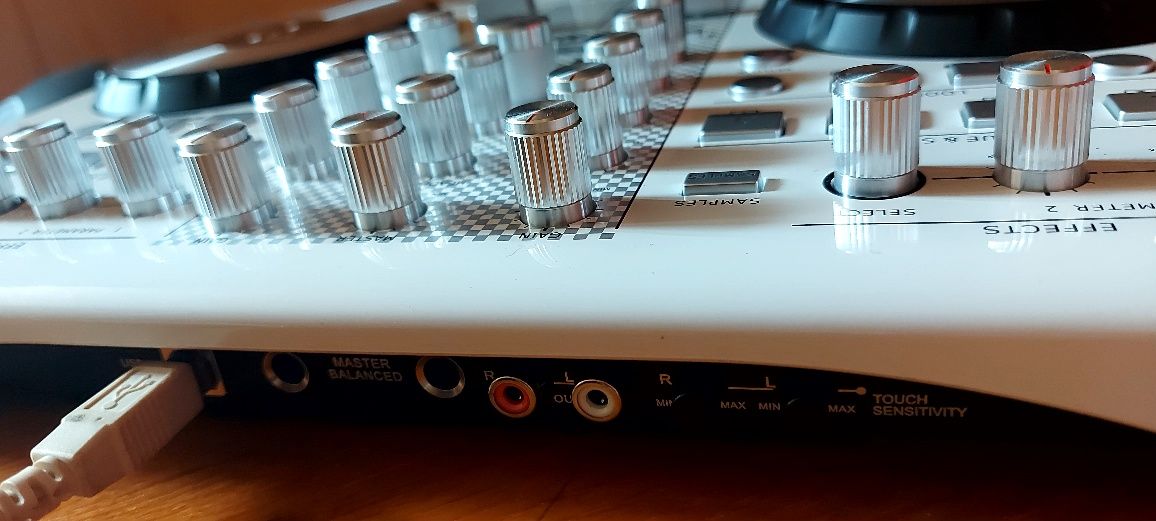Dj контроллер Epsilon Pro-Mix2 в идеале
