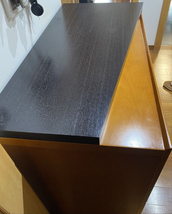 Móvel “O Brasileiro” – Madeira | 93x93x48 cm | Com pequeno desgaste