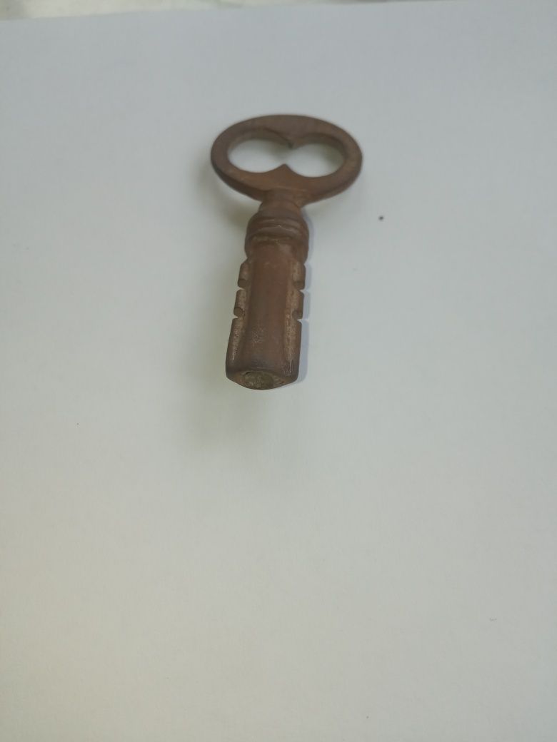 Ключ старинный красивый