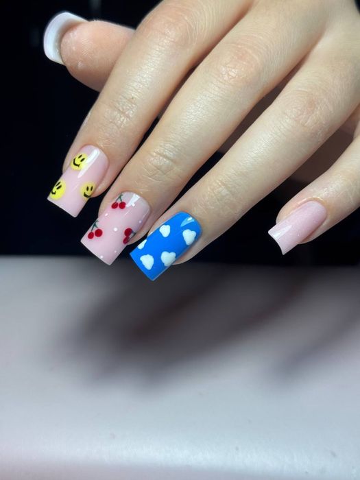 Manicure przedłużanie paznokci pedicure