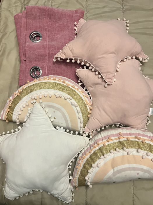 Cortinas e almofadas