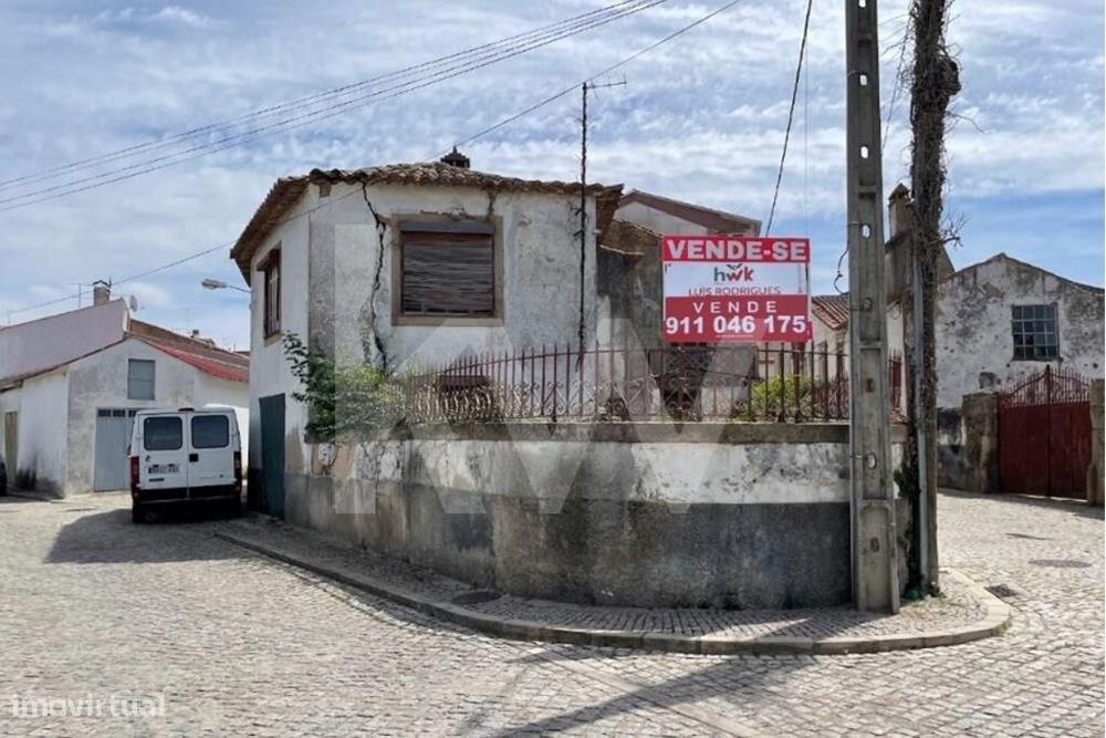 Moradia para Remodelar no Concelho de Figueira de Castelo Rodrigo  | P