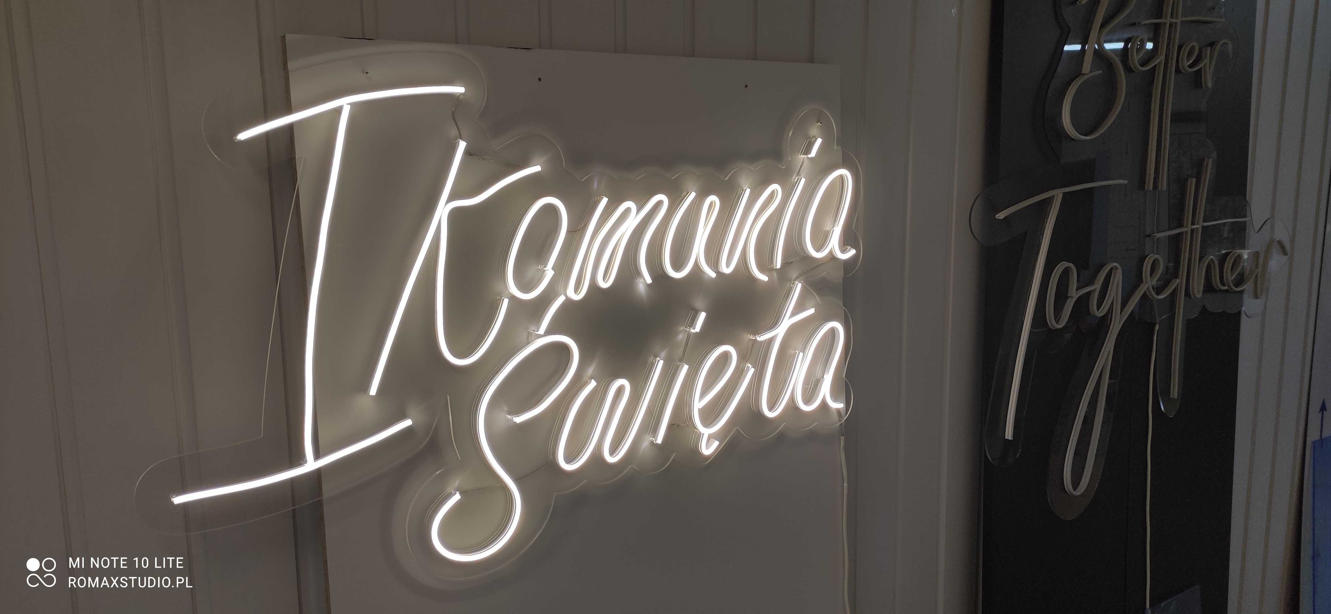 Neon, 1 Komunia  Świeta