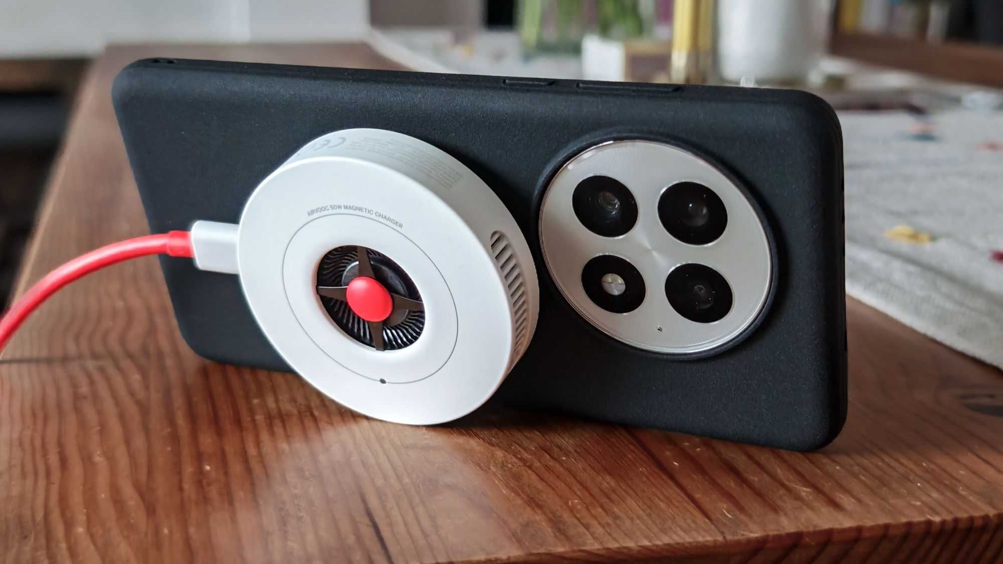 Magnetyczna ładowarka bezprzewodowa OnePlus 50W do telefonu
