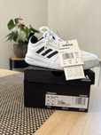 Vendo sapatilhas Adidas Tensaur K, tamanho 31