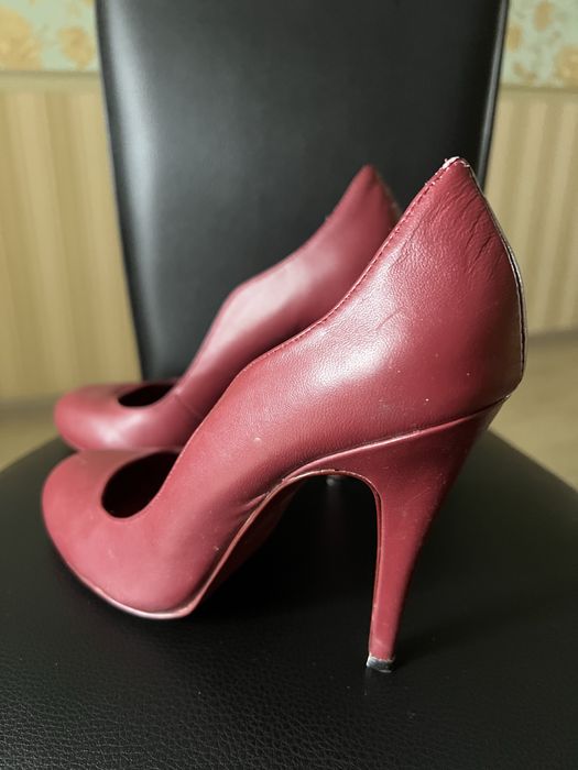 Туфлі жіночі на підборах