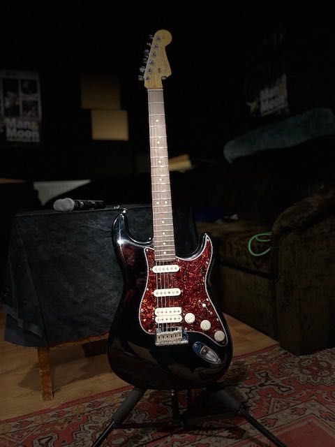 Fender USA Strat HSS RW BLK, 2009 (zamiana na les paula)