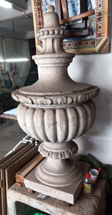 Pinha de pedra lioz trabalhada