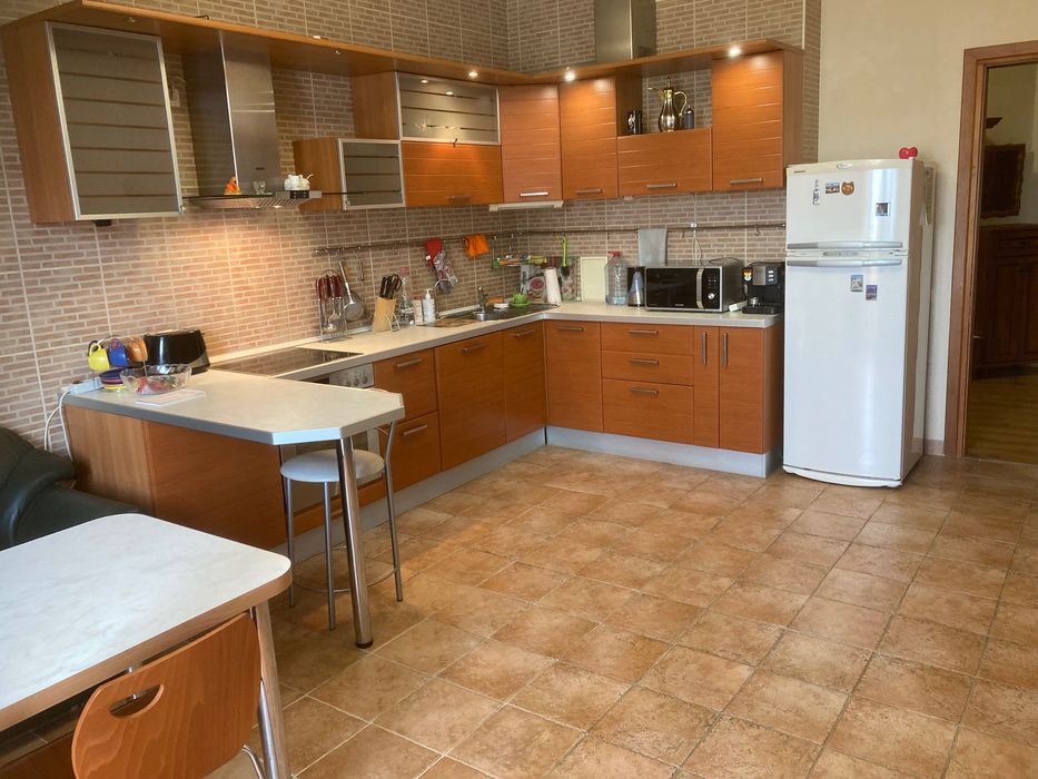 Власник,Оренда 140 м коновальця 36б гар стан паркомісце 8 пов видова