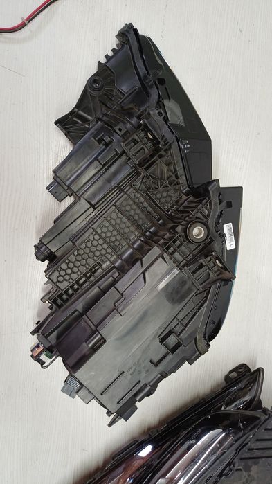 Фара Audi Q8 левая USA