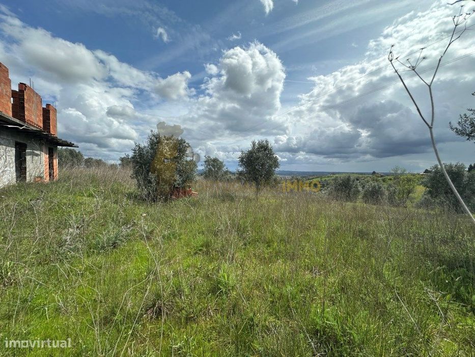 À venda - Terreno de 59.960 m² às portas de Tomar - Vista deslumbra...