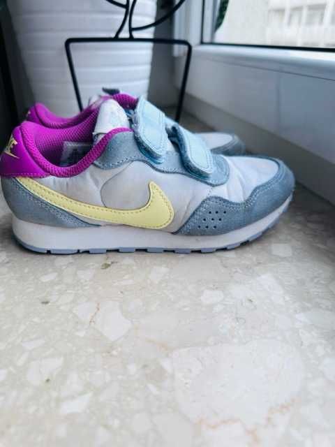 Nike buty sportowe r.29,5, wkł.18cm 2x dla bliźniaków