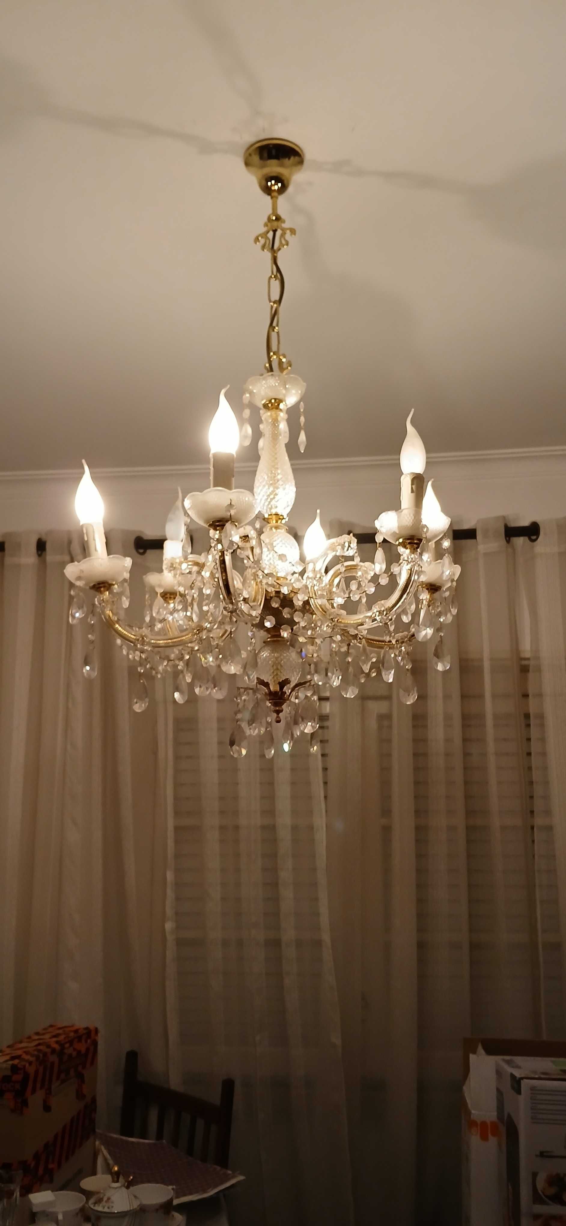 Candeeiro de cristal ,lindíssimo.