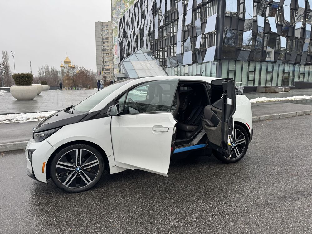 BMW I3 2015, отличное состояние, быстрая зарядка, комплектация