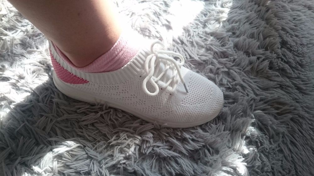 Buty sportowe białe materiałowe siateczkowe rozmiar 38