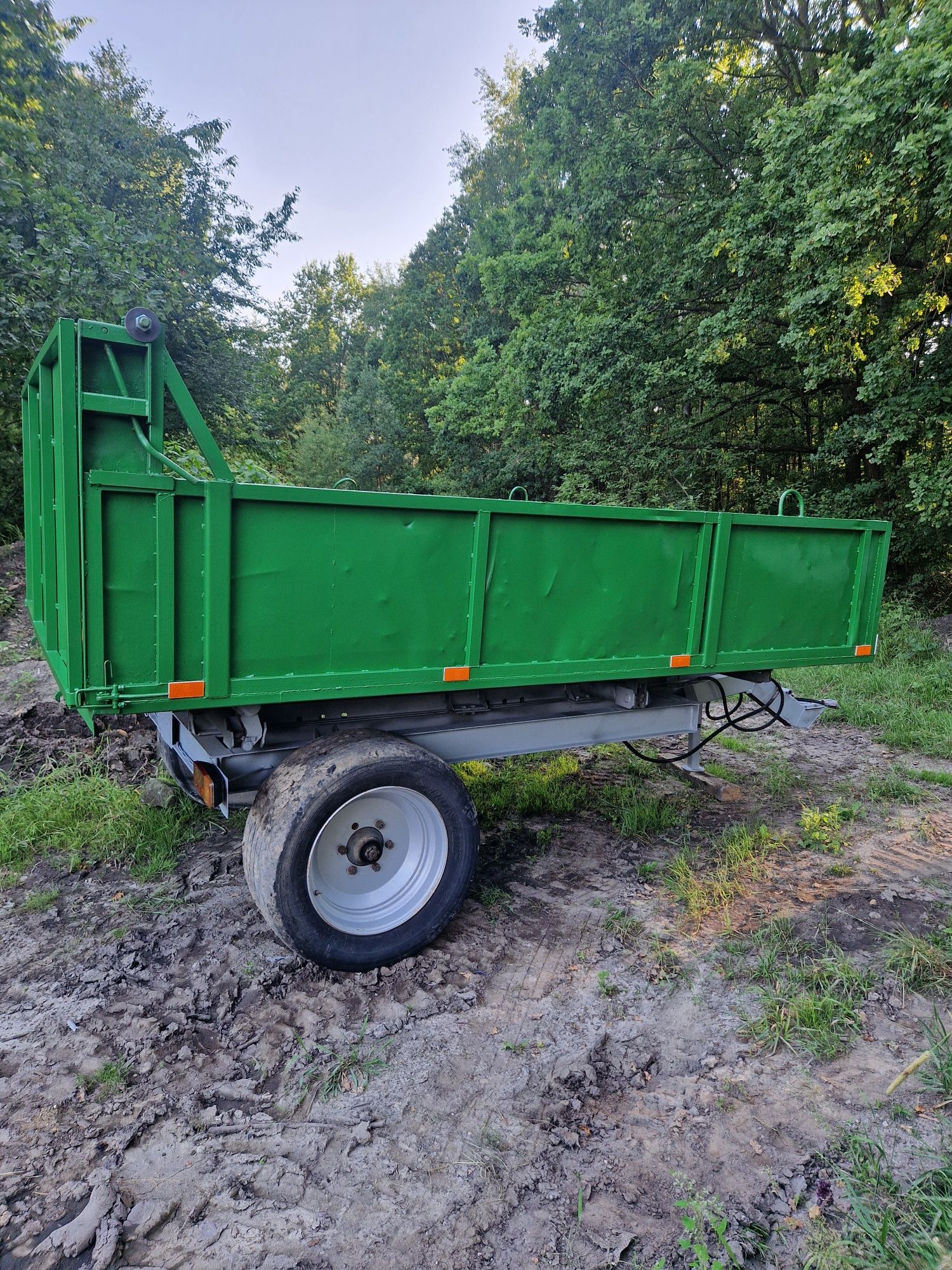 Przyczepa jednoosiowa wywrotka