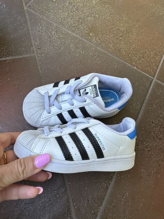 Adidas superstar 23,5