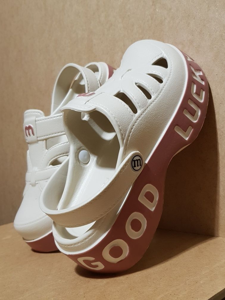 Buty na lato chodaki (25cm)(39) klapki na platformie damskie z paskiem