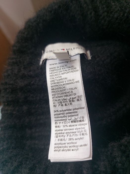 Шапка Tommy Hilfiger.