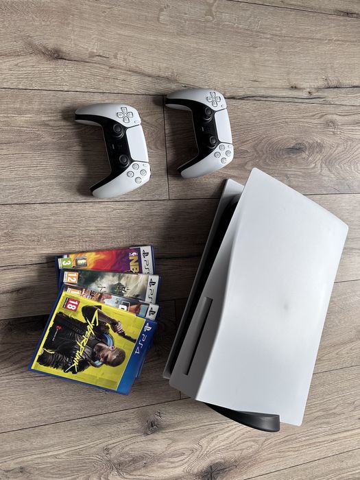 Playstation 5 (825 GB) + 2 pady Dualshock 5 + zestaw gier