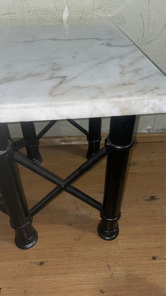 Мраморный кофейный столик