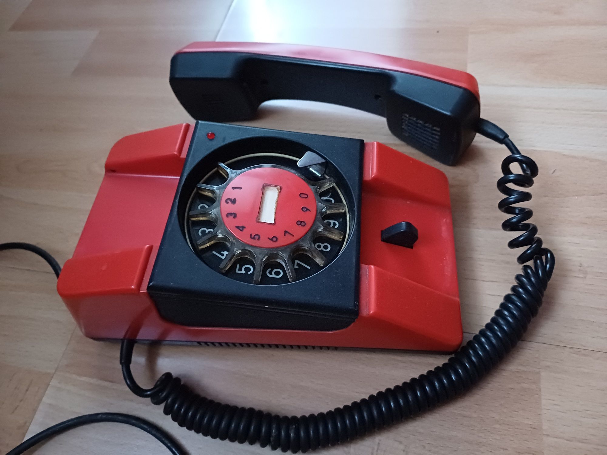 Telefon PRL z obrotową tarczą RWT Bratek