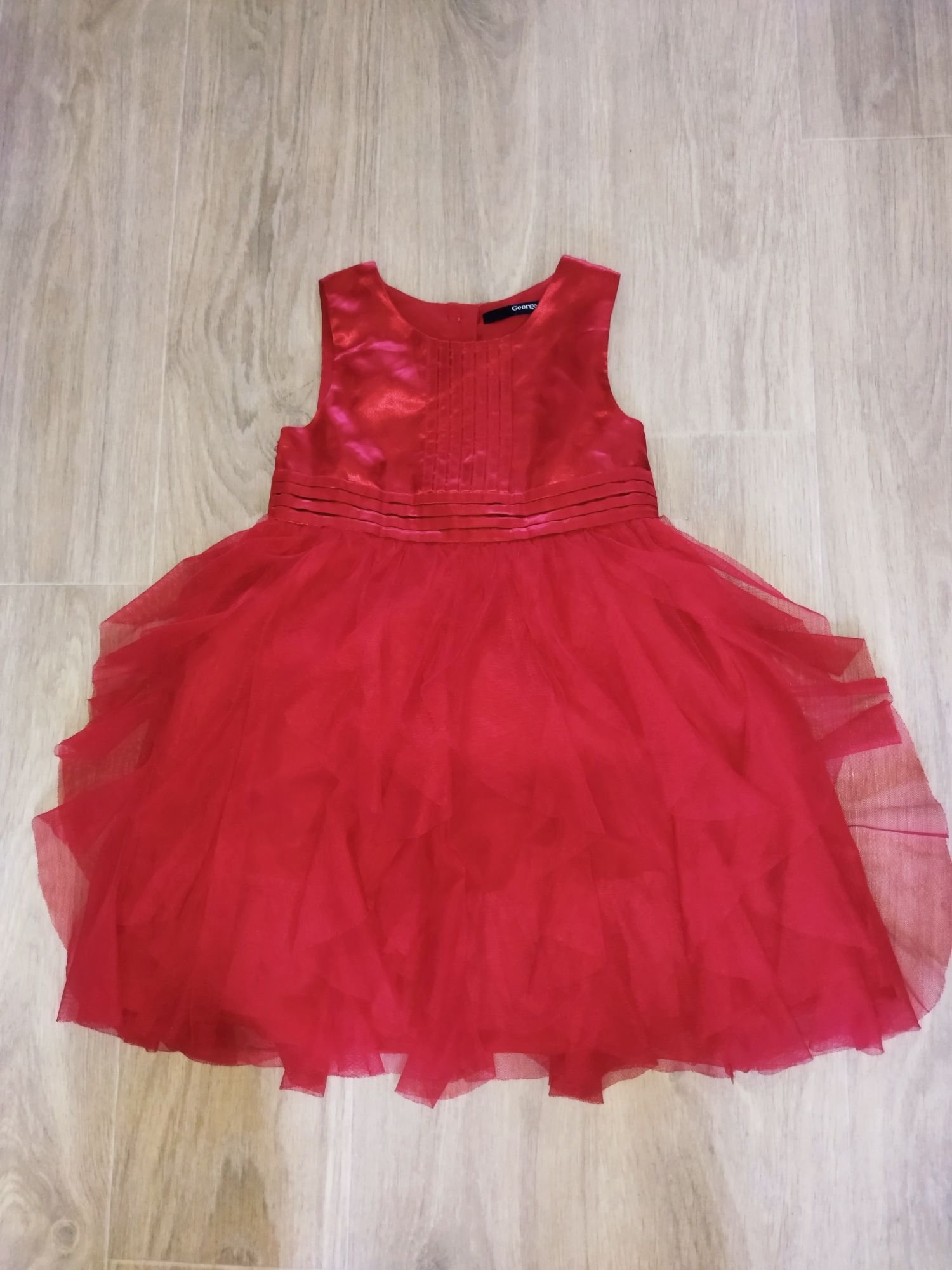 Нарядное красное платье на девочку 5-6 лет