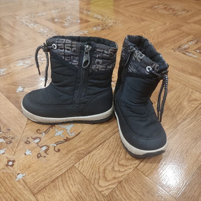 Лот із зимового взуття для хлопчика