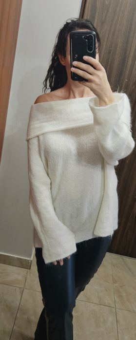 Biały sweter golf Sexy Woman