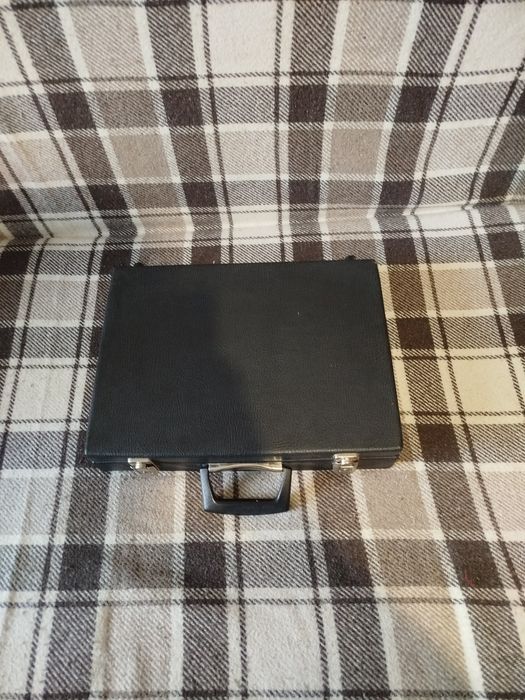 Дипломат з м'якої шкіри