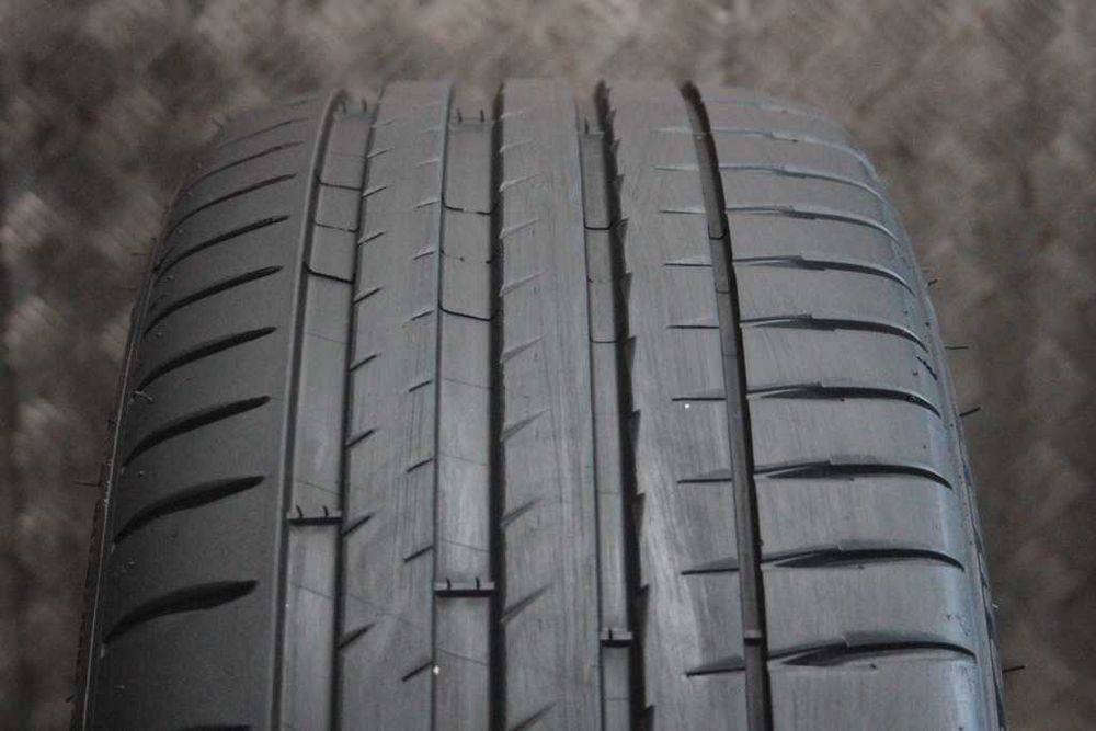 225/45/18 Michelin Pilot Sport 4 ZP 225/45 R18 95Y XL RSC RunFlat 23r