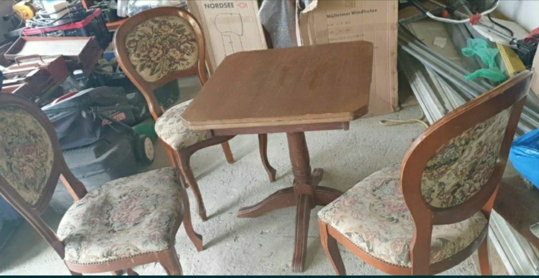 Piękny komplet stół i krzesła