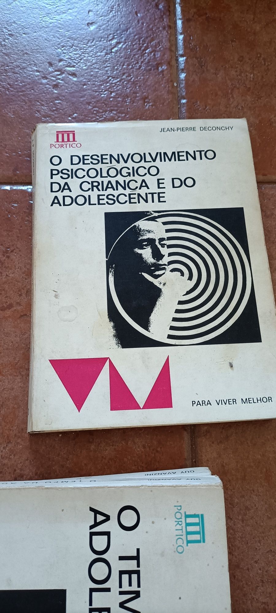 Livro de educação juvenil