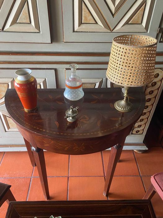 Mesa e Cadeiras em Pau Santo Conjunto