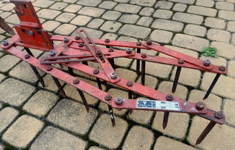 Traktorek, dzik, pług, glebogryzarka, brona, zabytek Czechosłowacja