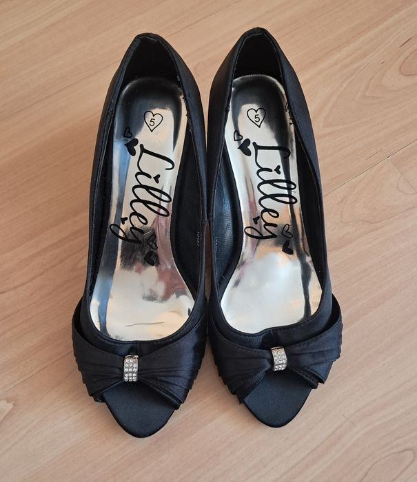 Satynowe buty czółenka na niskiej szpilce odkryte palce rozm. 38