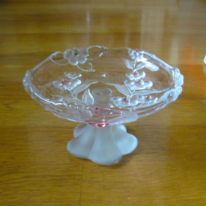 Cesta Original Walther Glass da Alemanha: Flores Rosa em Relevo