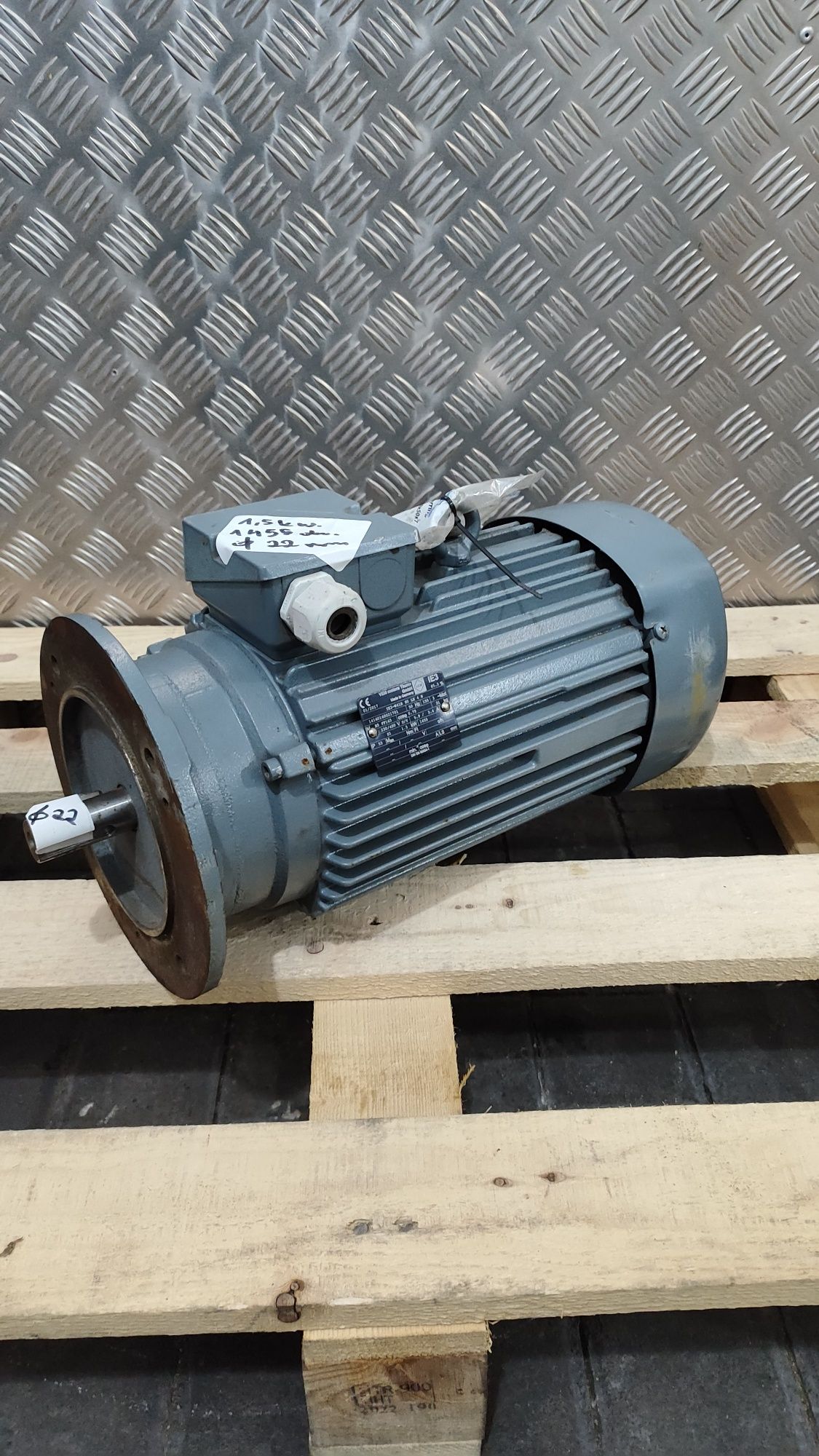 Silnik elektryczny 1.5 kw 1455 obr oś 22 mm