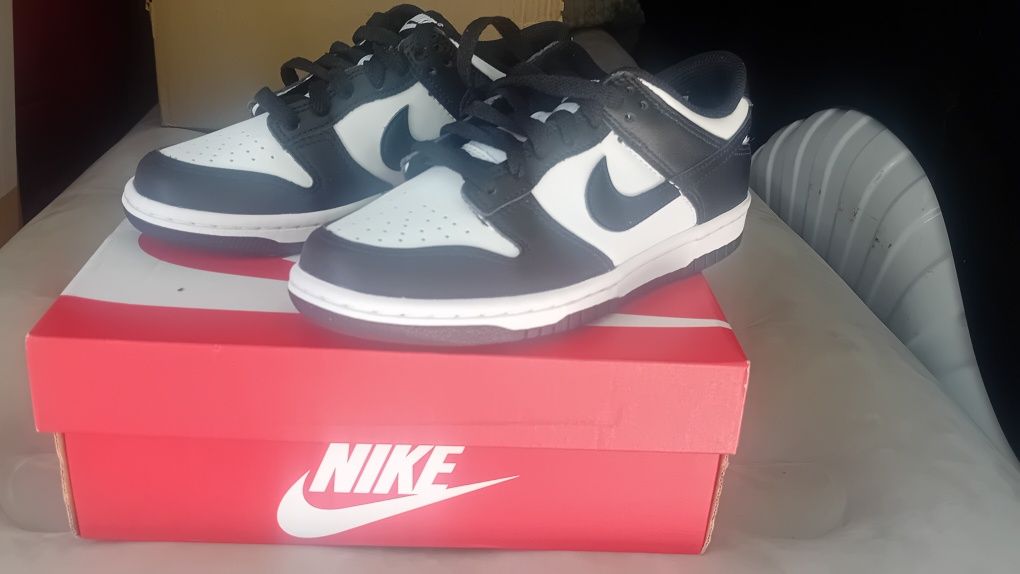 Nike Dunk panda 35.5 TAM. Novo