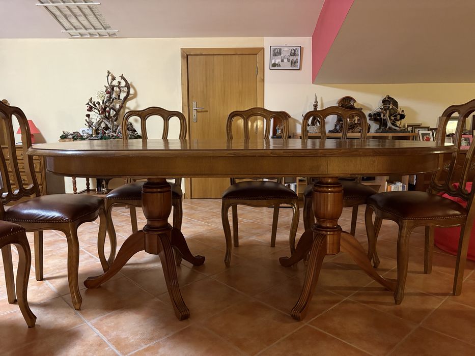Mesa de sala e conjunto de 8 cadeiras - castanheiro maciço