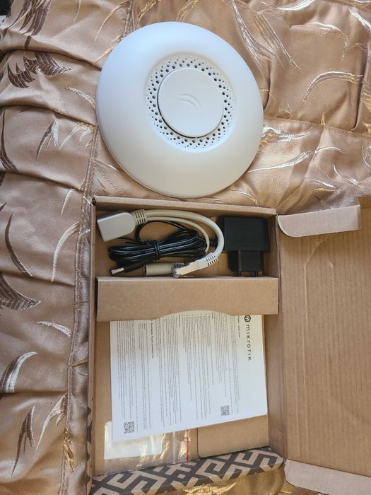 Точка доступу Wi-Fi Mikrotik cAP (RBcAP2nD)