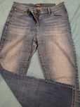 Niebieskie jeansy